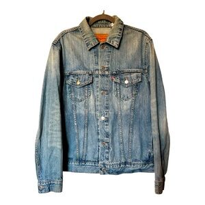 Men’s vintage Levi’s jean trucker jacket